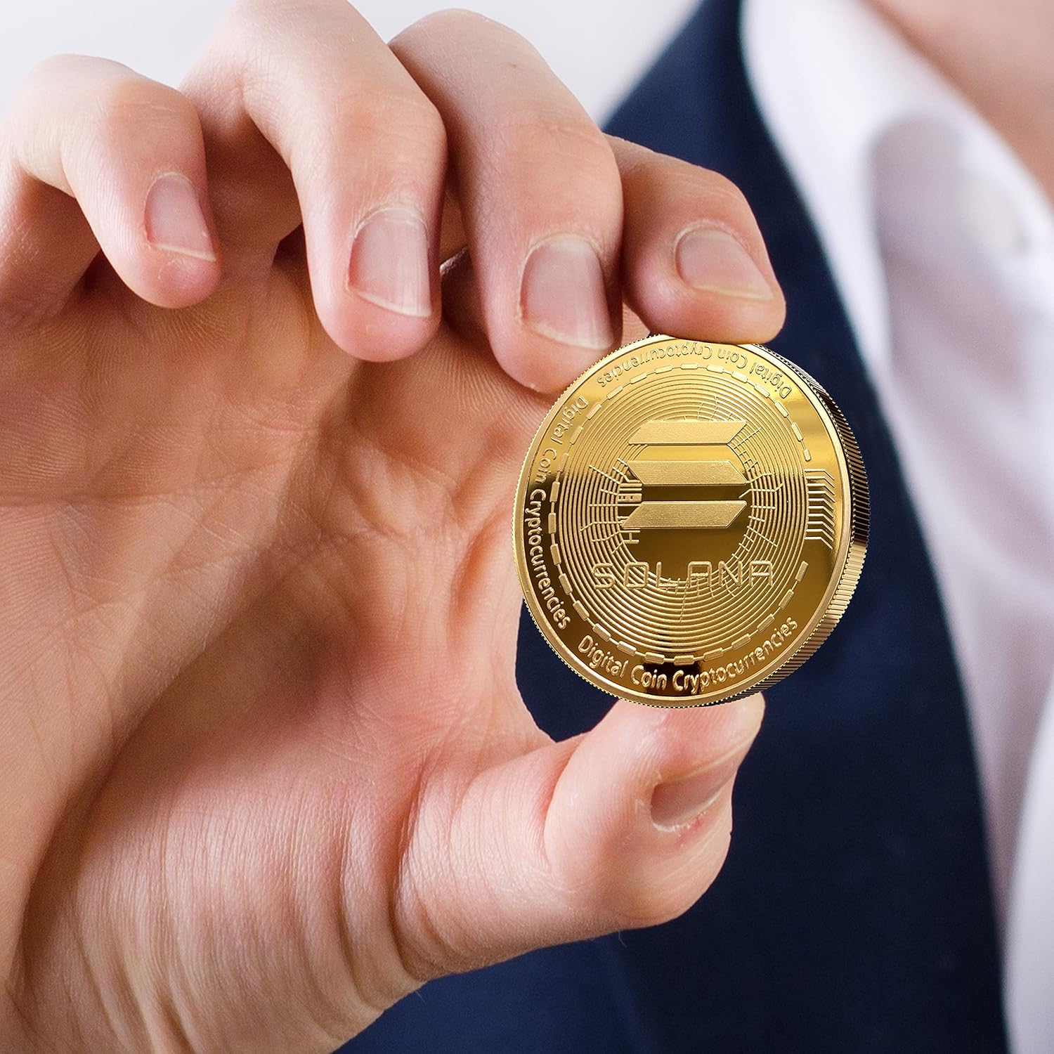 Physical Solana Coin Plated with 24-Carat Gold. A Real Collector‘s Item with Protective case